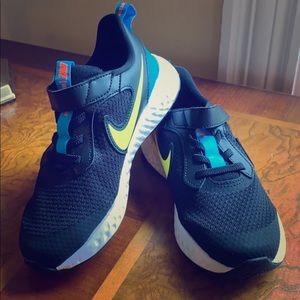 Boys Nike sneakers NEW! Size 13